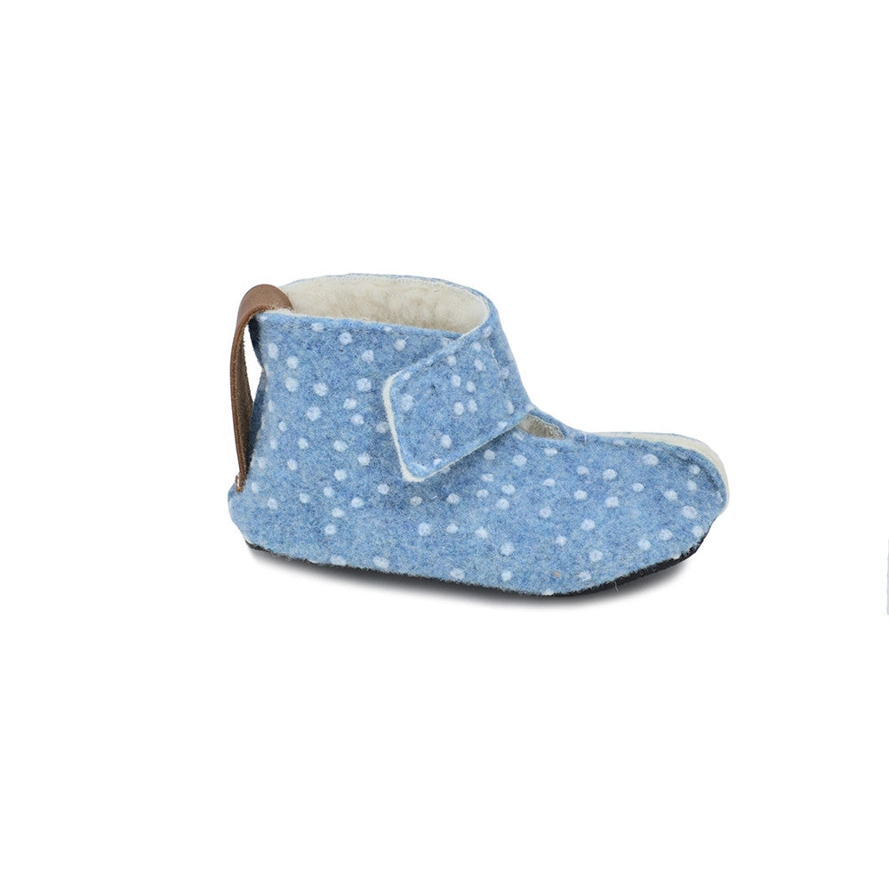 Blaue Kinder-Barfuß-Hausschuhe aus Wolle von OmaKing, gefüttert für Wärme und Komfort, verfügbar in unserem Onlineshop für Barfußschuhe.
