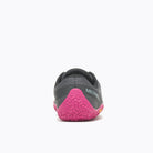 Barfußschuhe Merrell Vapor Glove 6 in Granite Fuchsia für Damen, Rückansicht, erhältlich in unserem Onlineshop für Barfußschuhe. Leicht und flexibel für ein natürliches Laufgefühl und ideale Unterstützung bei jeder Bewegung.