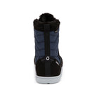Xero Shoes Alpine Women Navy Black Barfußschuhe Schneestiefel, Ansicht von hinten. Leichte, flexible Winterstiefel in Navy-Black, die natürlichen Komfort und Wärme bieten. Erhältlich in unserem Onlineshop für Barfußschuhe.