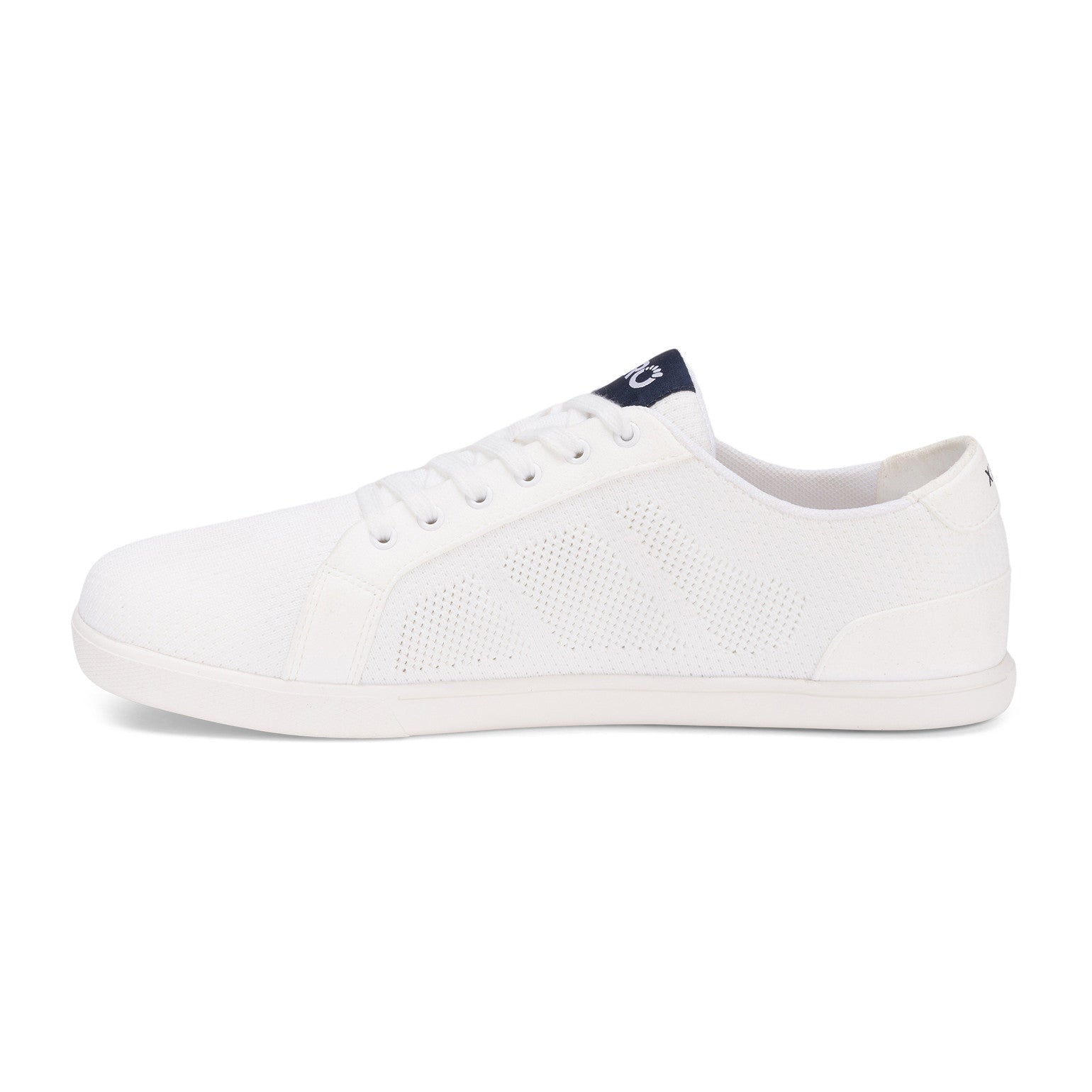 Xero Shoes Dillon Barfußschuhe für Herren in Weiß aus der linken Seitenansicht, bieten eine flexible Sohle für hohe Bewegungsfreiheit und Komfort. Ideal für den Alltag und natürliche Fußbewegung. Erhältlich in unserem Onlineshop für Barfußschuhe.