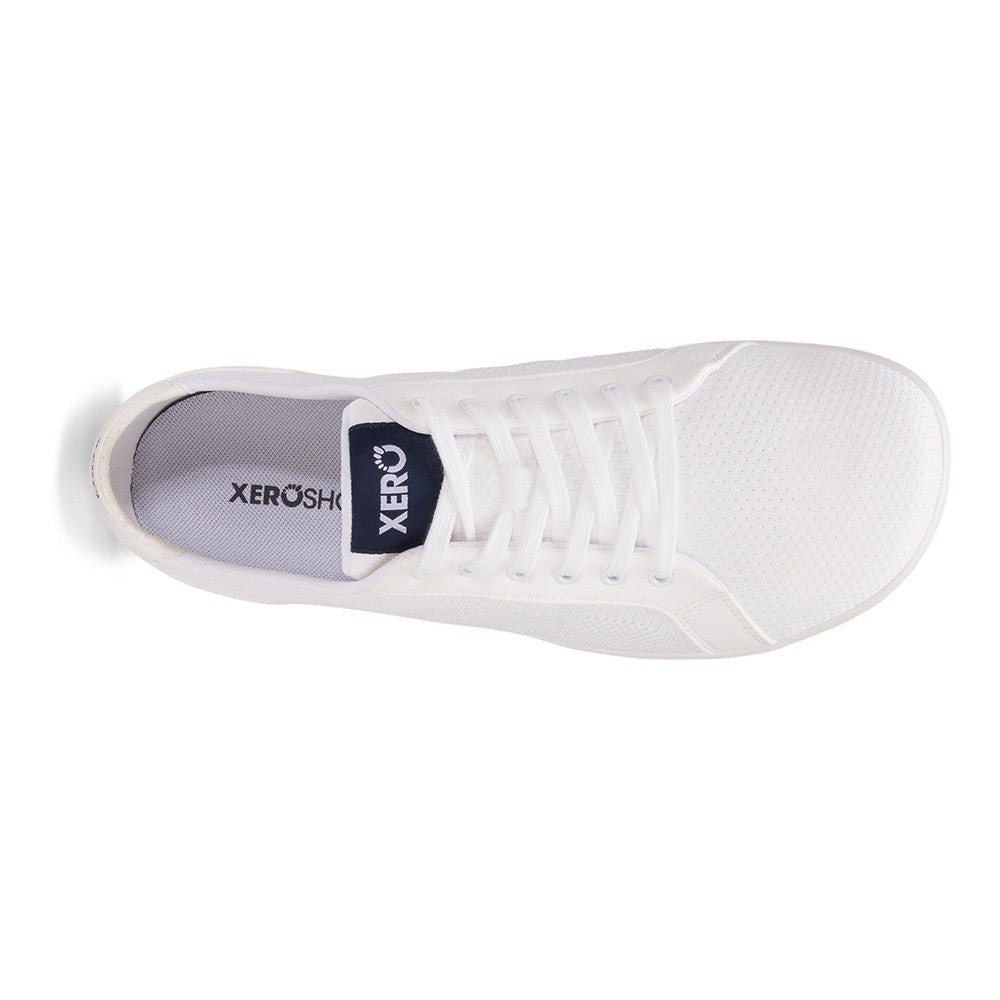 Xero Shoes Dillon Barfußschuhe für Herren in Weiß aus der Perspektive von oben, leicht und flexibel für den Alltag. Ideal für einen natürlichen Gang und hohen Tragekomfort. Erhältlich in unserem Onlineshop für Barfußschuhe.