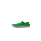 Leguanito Scio Green Kinder Barfußschuhe Slipper – Linke Ansicht des Slippers in Grün für Kinder in den Größen 23 bis 28. Diese flexiblen und bequemen Barfußschuhe sind ideal für aktives Spielen und Laufen, erhältlich bei barfusswelteb.com.