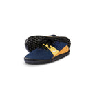 Die Leguanito Speedy Blue Kinder Barfußschuhe sind unisex Sneaker, die ideal für sportliche Aktivitäten und den Alltag geeignet sind. Diese leichten und flexiblen Sportschuhe bieten optimalen Komfort und Bewegungsfreiheit, während sie gleichzeitig die Füße der Kinder schützen. Die spezielle Sohle fördert eine natürliche Fußentwicklung und sorgt für ein angenehmes Laufgefühl. Perfekt für kleine Abenteurer!