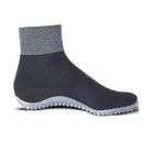 Leguano Primera Barfußsockenschuhe in Schwarz, in rechter Seitenansicht abgebildet und ideal für minimalistisches Gehen. Jetzt erhältlich im Onlineshop für Barfußschuhe.