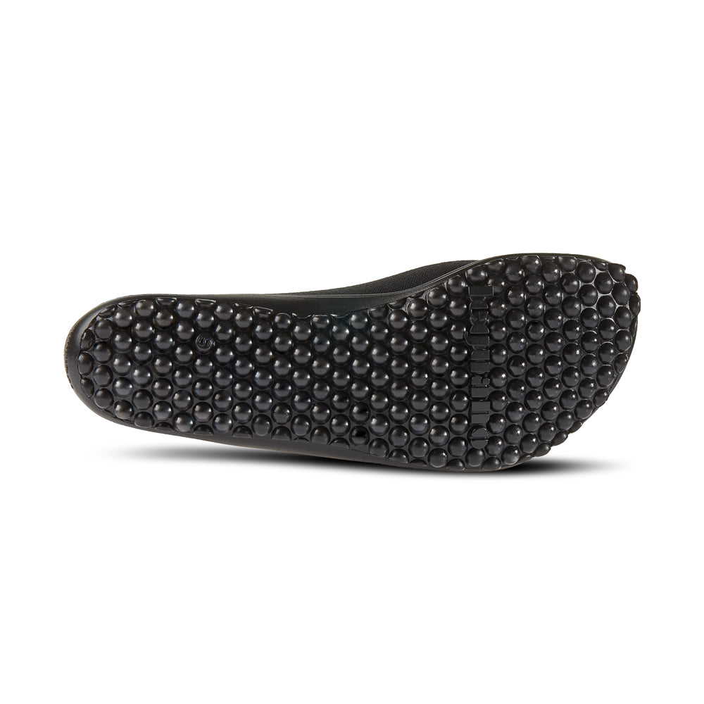 Leguano Sneaker in Schwarz mit weißem Bund, von unten abgebildet und perfekt für sicheren Halt und flexibles Gehen. Jetzt erhältlich im Onlineshop für Barfußschuhe.